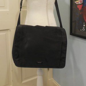 Kenneth Cole Reaction messenger / cross body bag